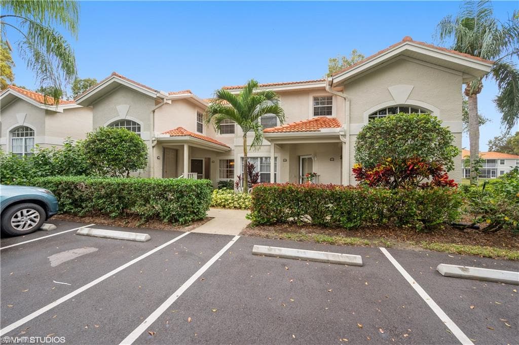 2420 Old Groves RD A-103 NAPLES, FL 34109