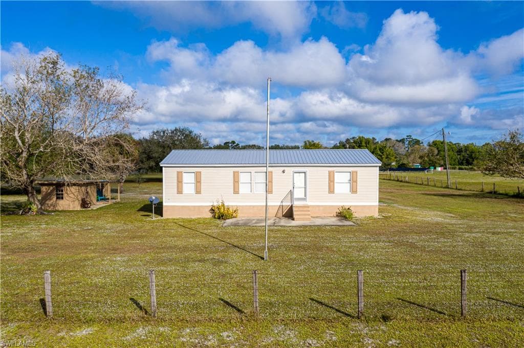 3632 Fort Simmons AVE FORT DENAUD, FL 33935