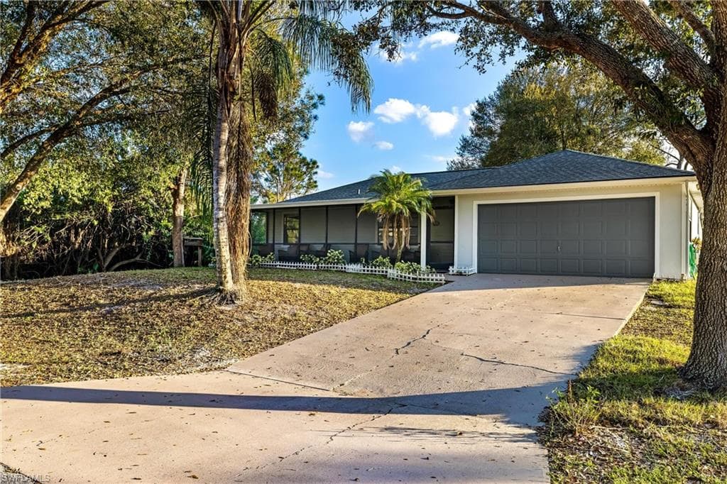 2907 10th ST W LEHIGH ACRES, FL 33971