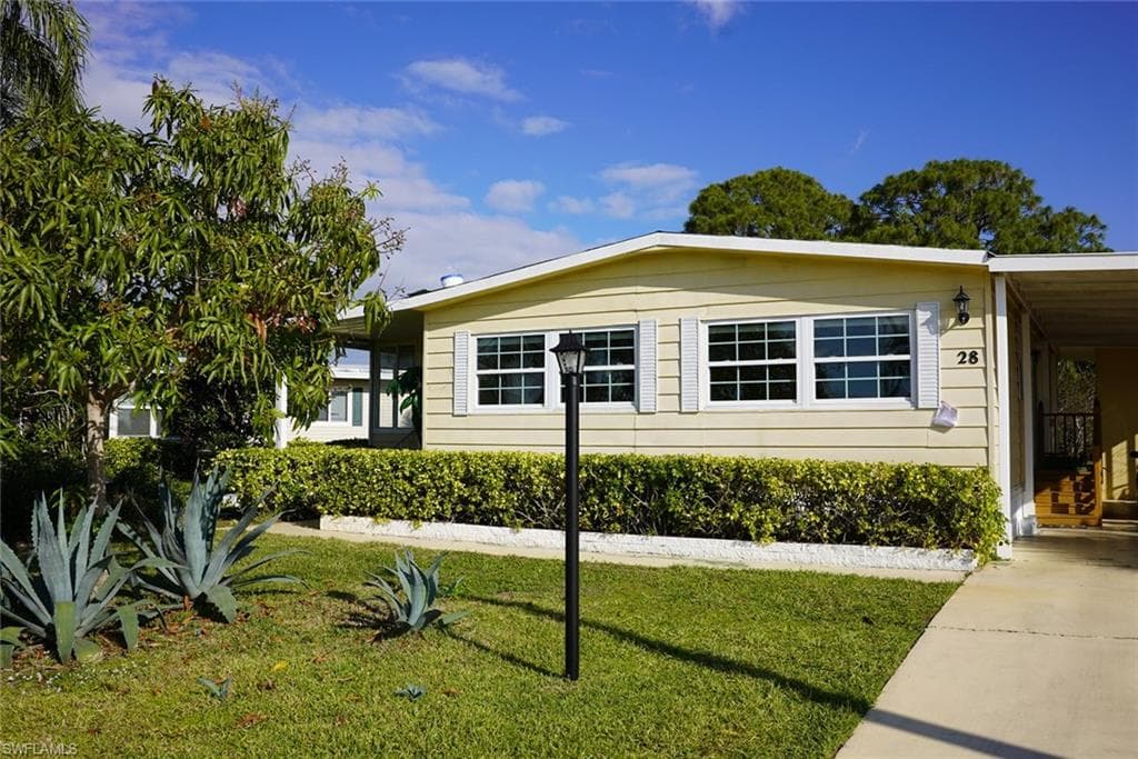 28 Le Mans DR NAPLES, FL 34112