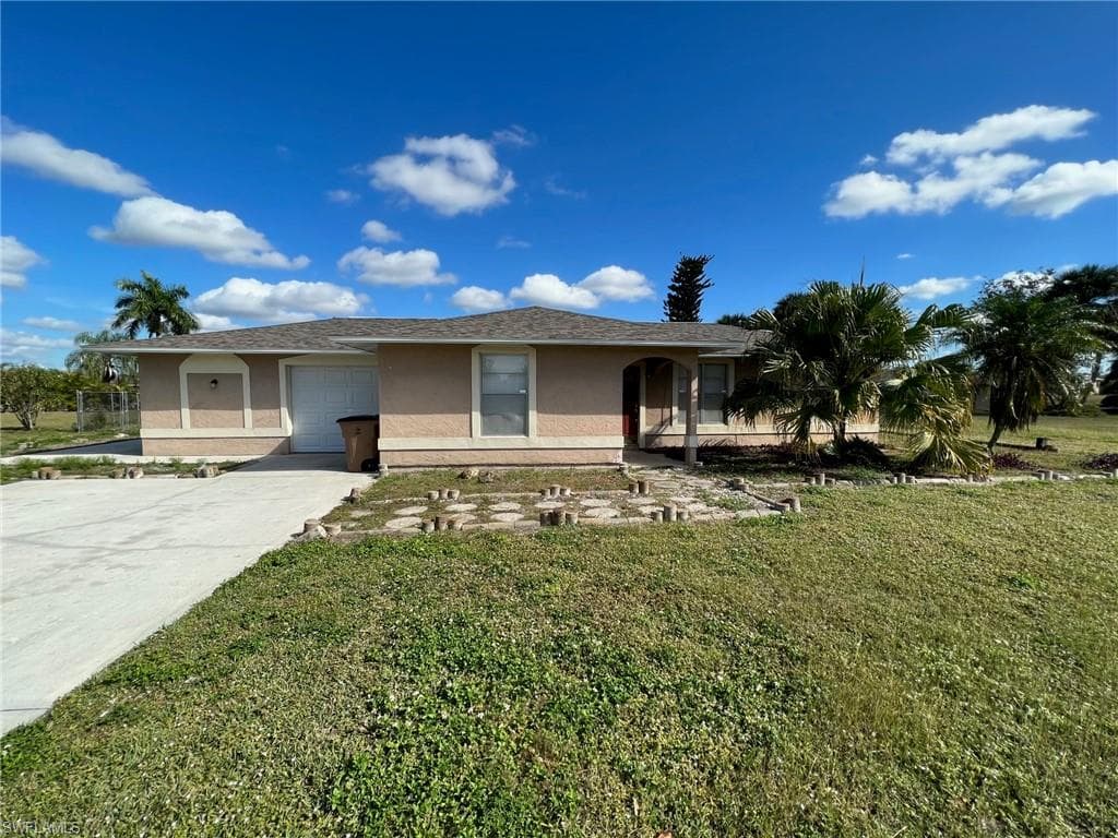 22 Charwood CIR LEHIGH ACRES, FL 33936
