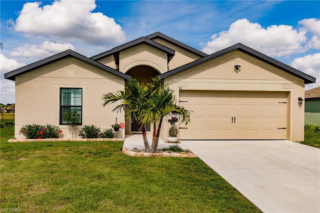 741 Center Lake ST LEHIGH ACRES, FL 33974