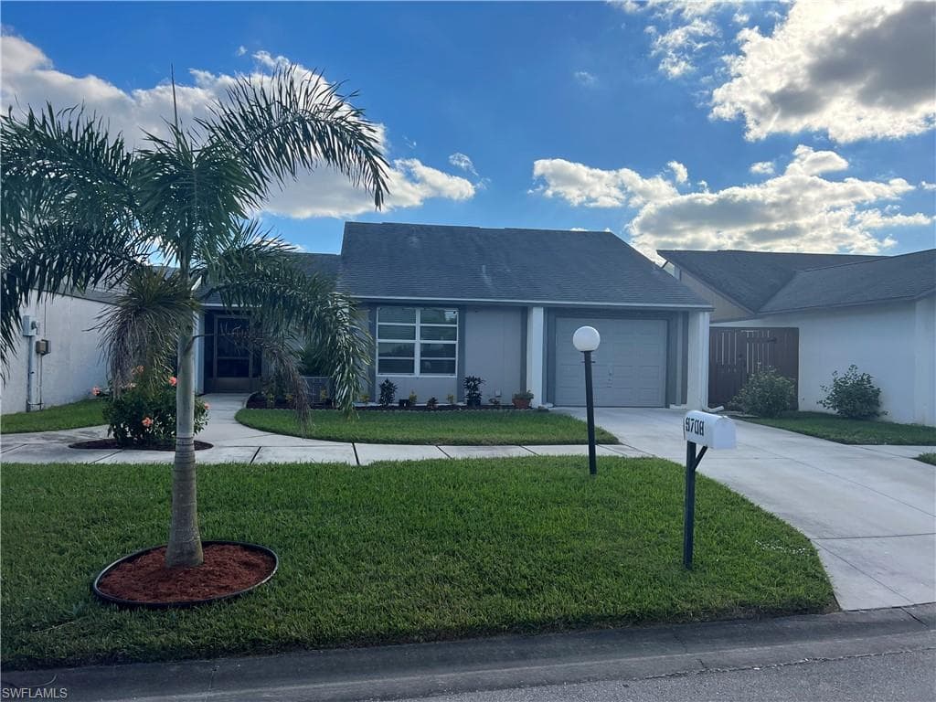 9708 Maplecrest CIR LEHIGH ACRES, FL 33936