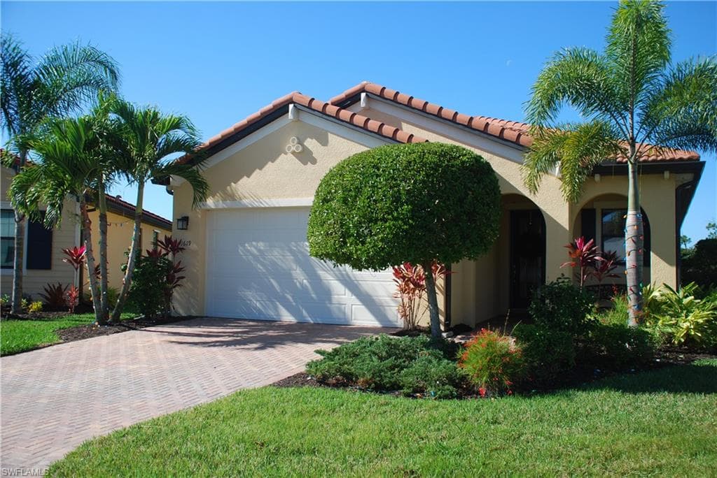 1619 Parnell CT NAPLES, FL 34113
