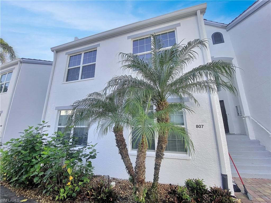 5949 Sand Wedge LN 807 NAPLES, FL 34110
