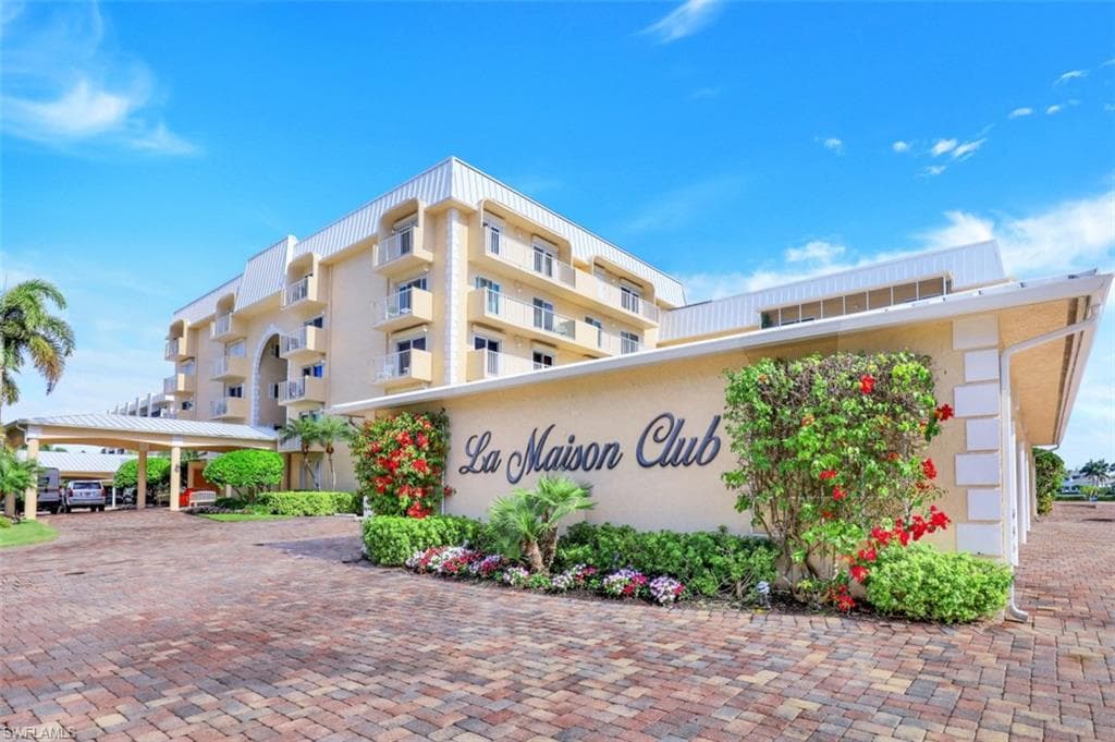 3450 Gulf Shore BLVD N 313 NAPLES, FL 34103