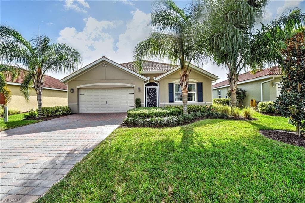 3341 Apple Blossom DR ALVA, FL 33920