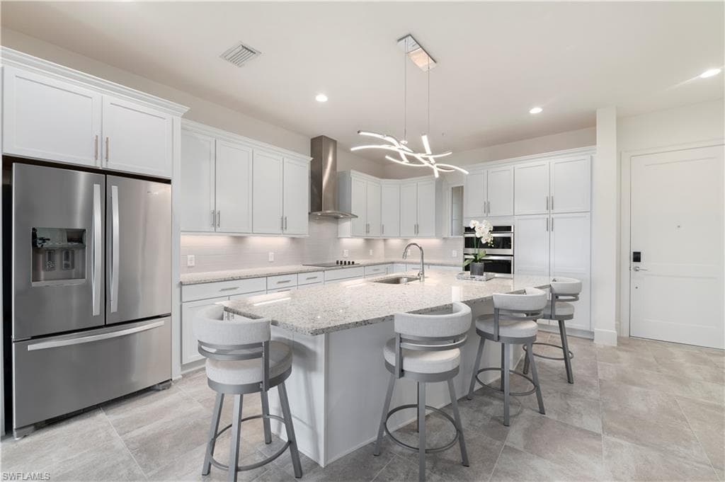 21490 Strada Nuova CIR 402 ESTERO, FL 33928
