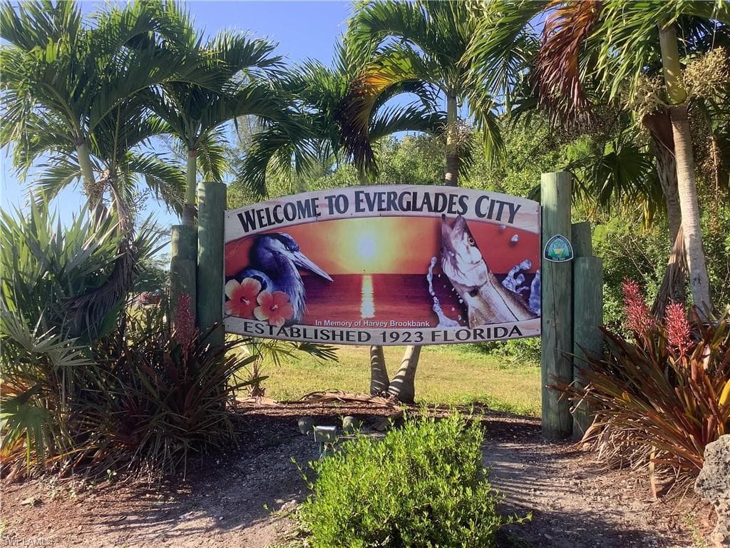 12 Pelican ST EVERGLADES CITY, FL 34139