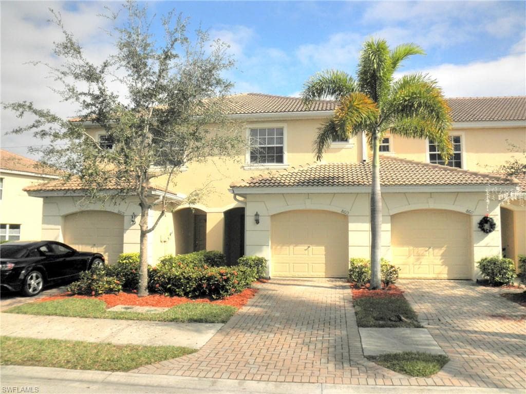 8613 Athena CT LEHIGH ACRES, FL 33971