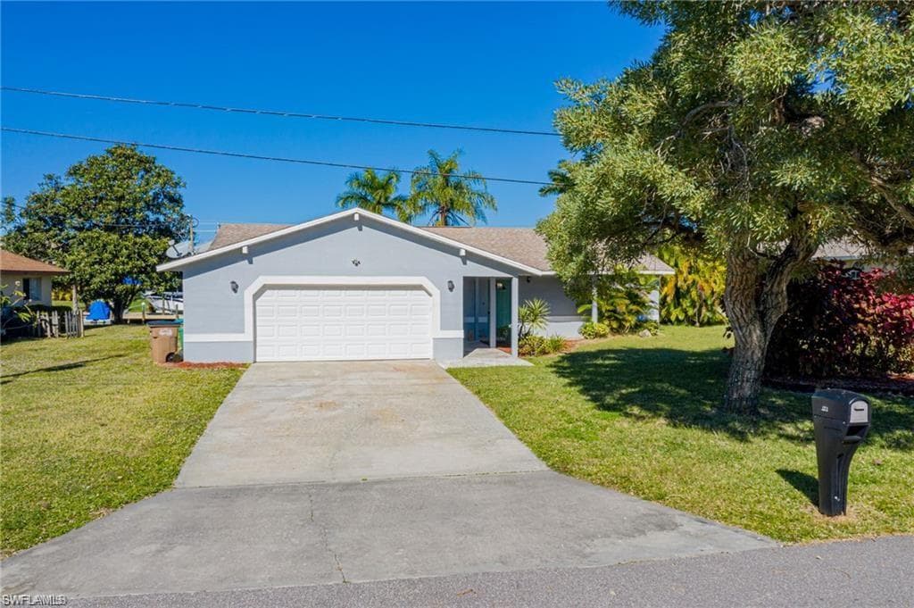 121 SE 40th TER CAPE CORAL, FL 33904
