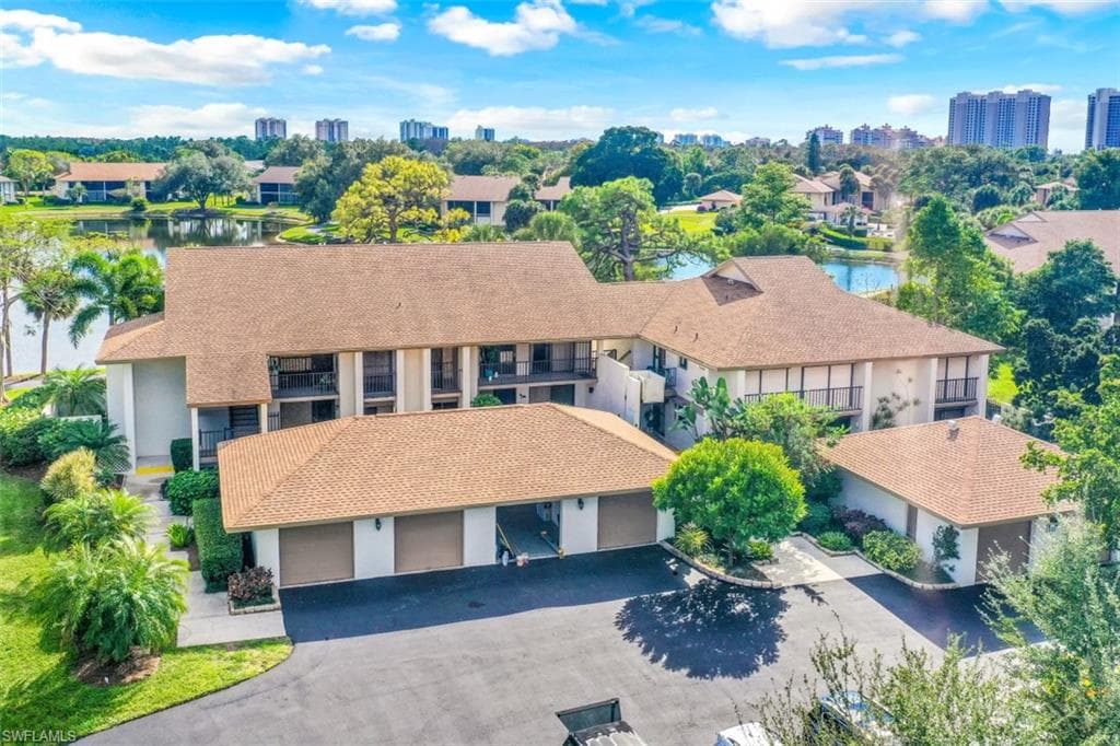 560 Retreat DR 3-201 NAPLES, FL 34110