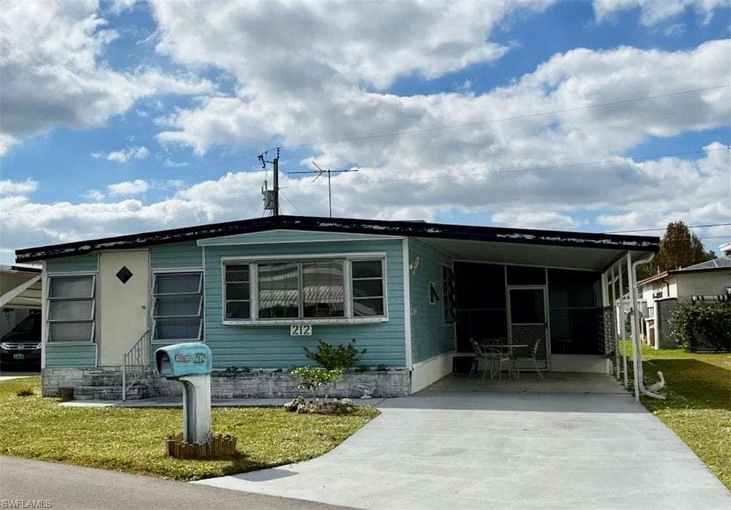 212 Captains WALK NORTH FORT MYERS, FL 33917
