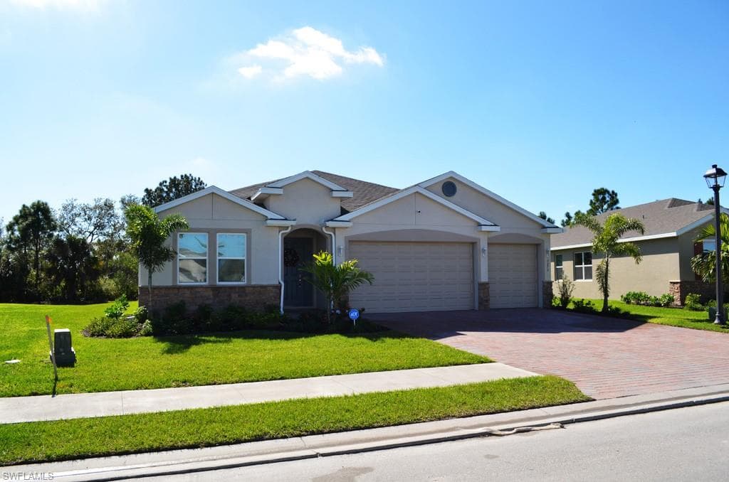 3373 Acapulco CIR CAPE CORAL, FL 33909