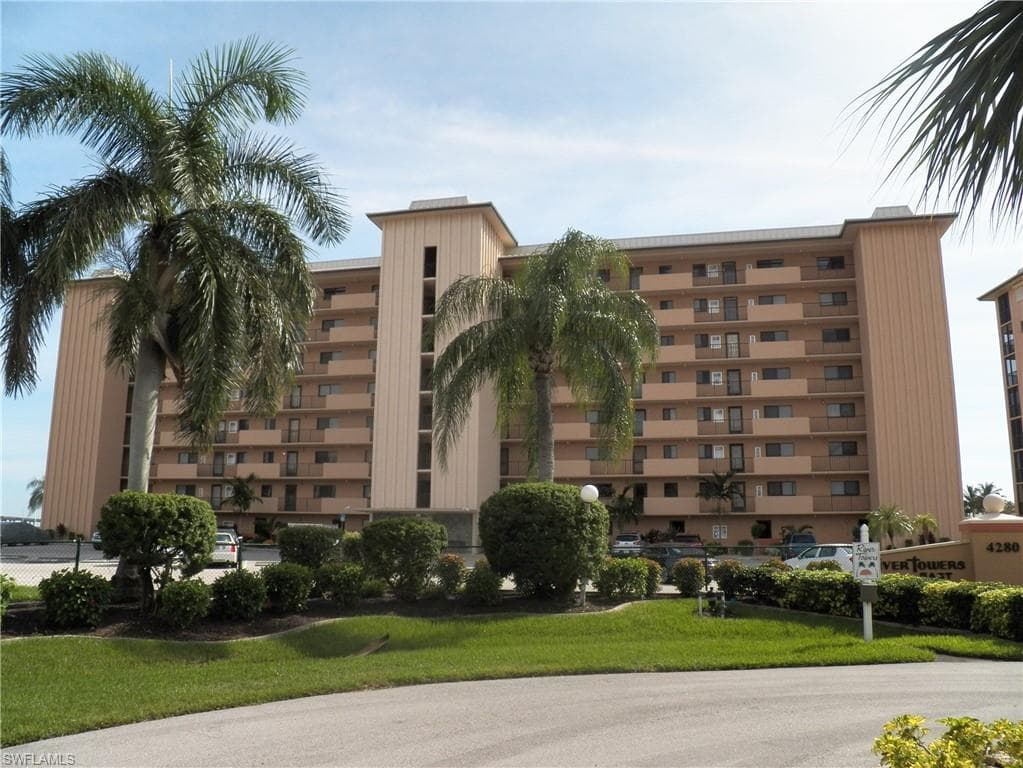 4280 SE 20th PL 401 CAPE CORAL, FL 33904