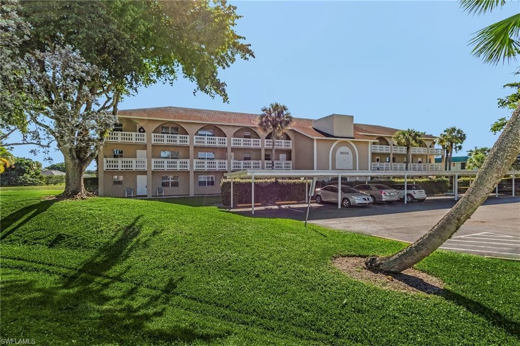 100 Valley Stream DR 302 NAPLES, FL 34113