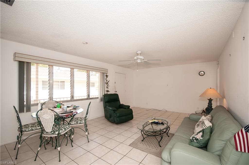 542 Broad AVE S 542 NAPLES, FL 34102