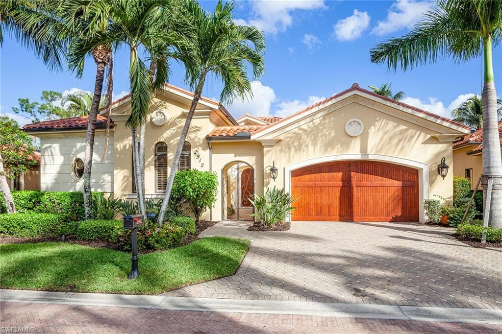 2912 Tiburon BLVD E NAPLES, FL 34109