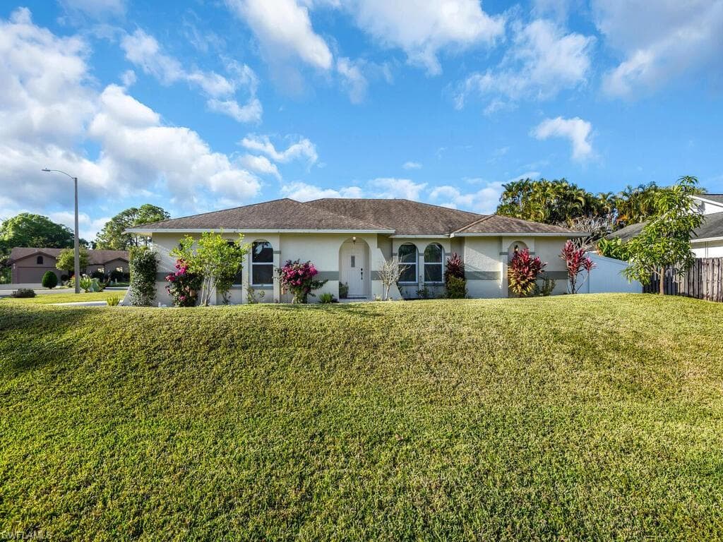 1711 Daisy LN NAPLES, FL 34105