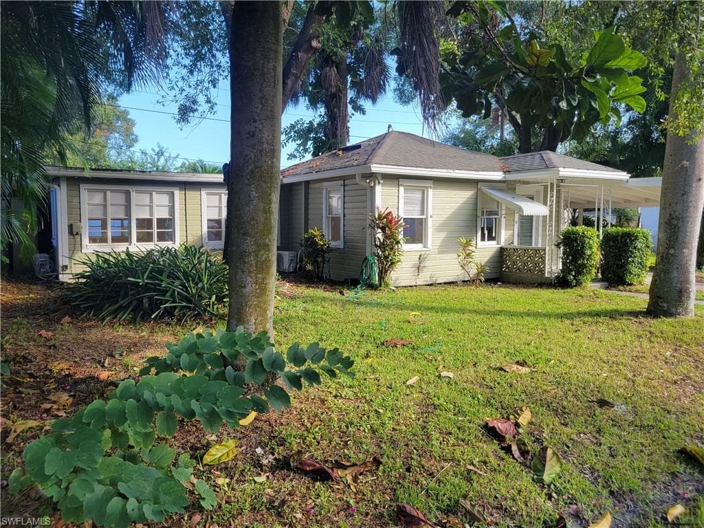 60 Cypress ST NORTH FORT MYERS, FL 33903