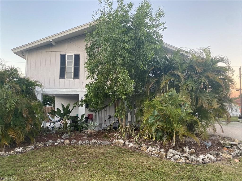 857 91st AVE N NAPLES, FL 34108