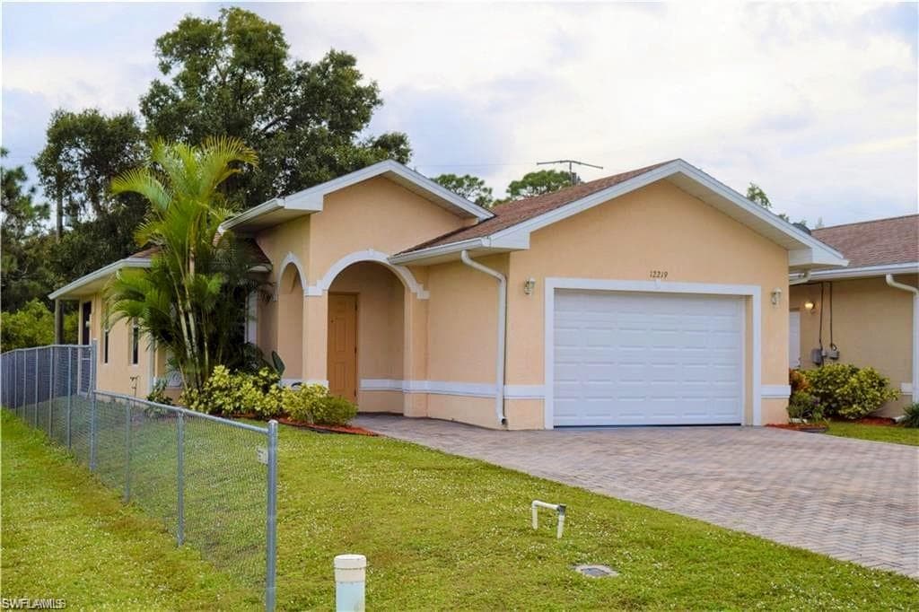 12219 De Moya DR FORT MYERS, FL 33905