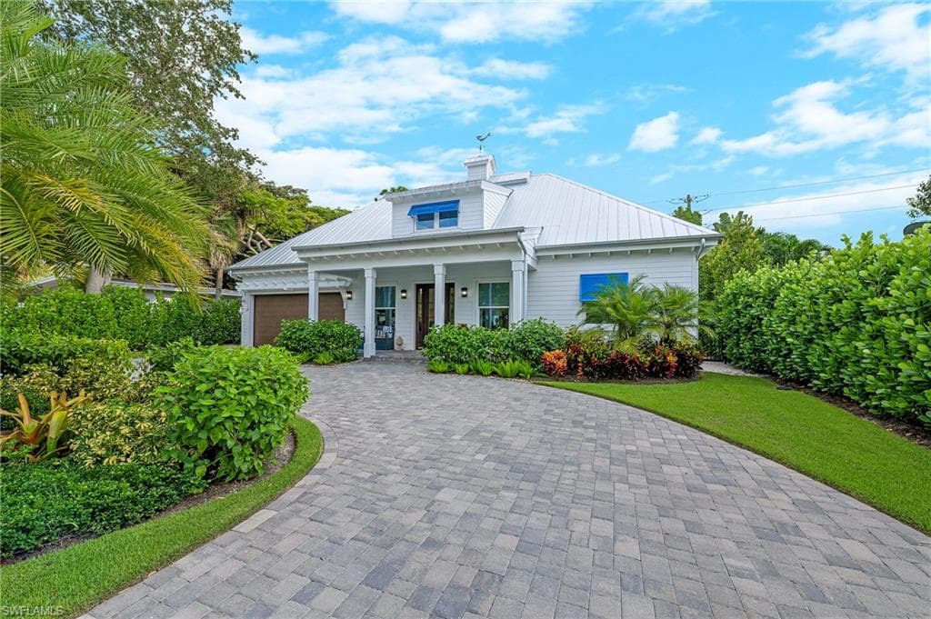 776 7th AVE N NAPLES, FL 34102