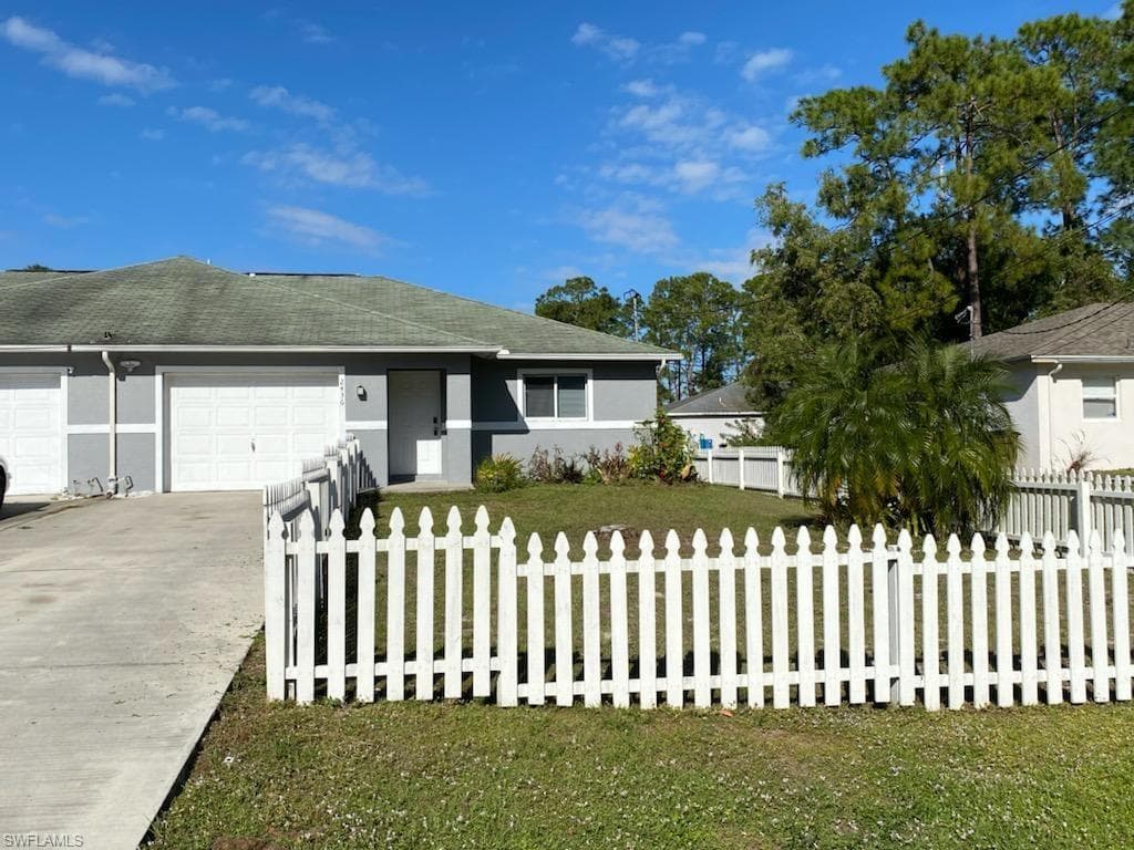 2436 Joe AVE S LEHIGH ACRES, FL 33973