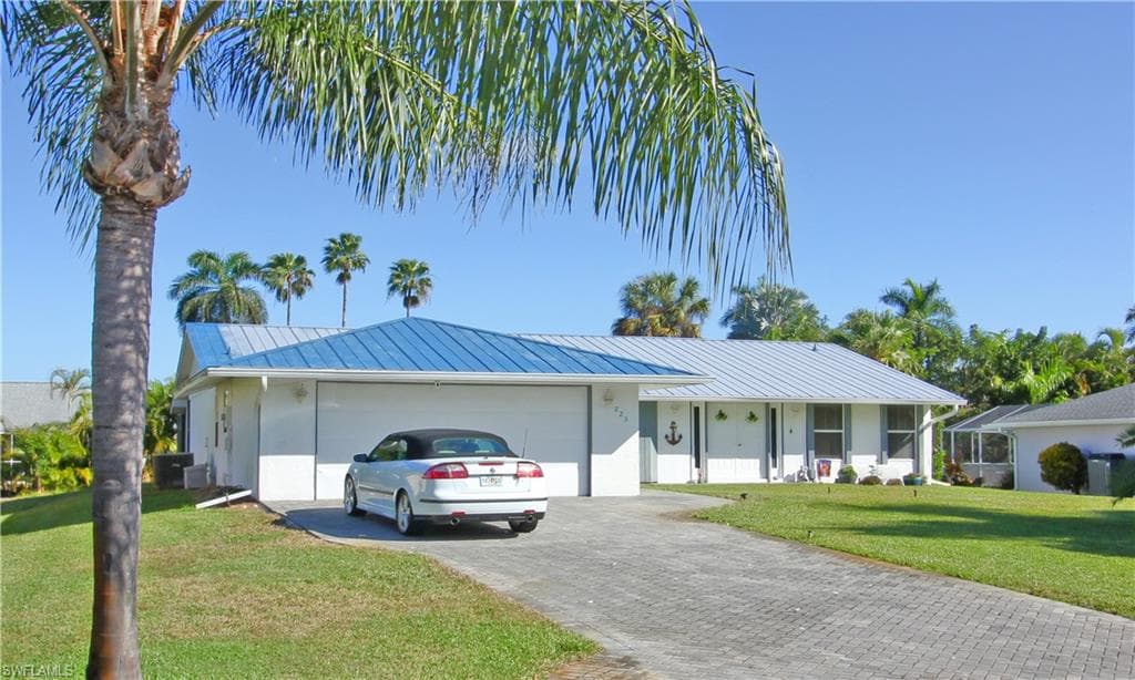 225 Pebble Beach CIR NAPLES, FL 34113