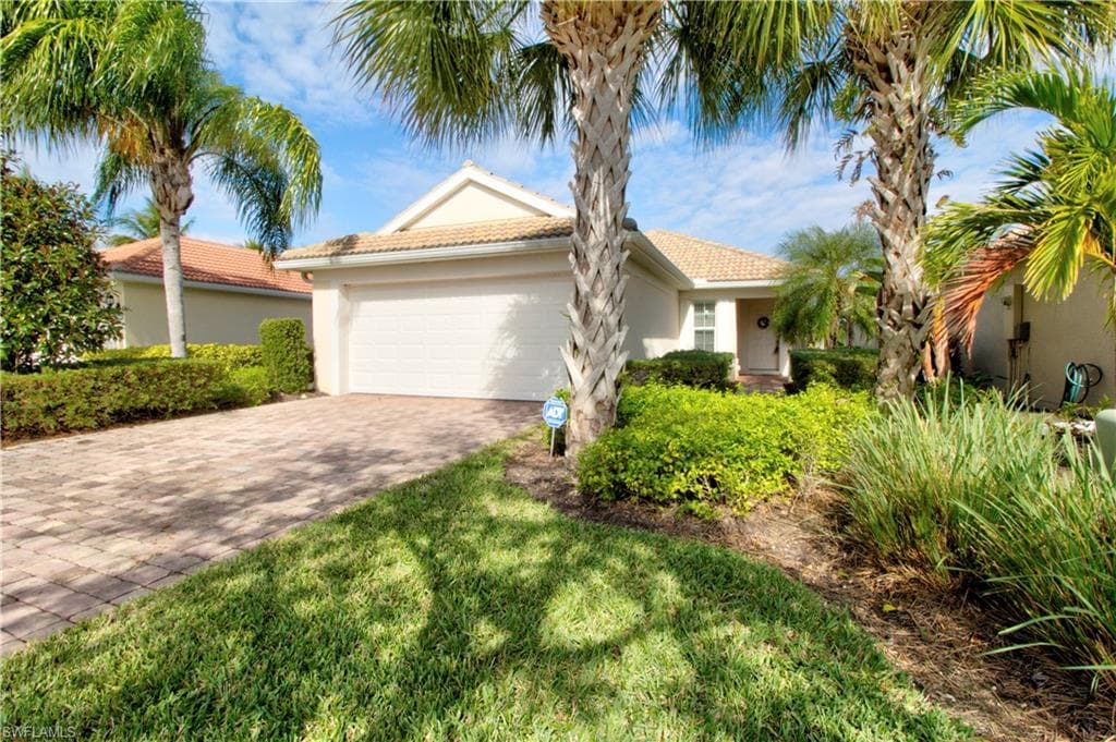 8661 Querce CT NAPLES, FL 34114