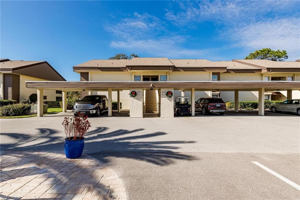 5690 Trailwinds DR 621 FORT MYERS, FL 33907