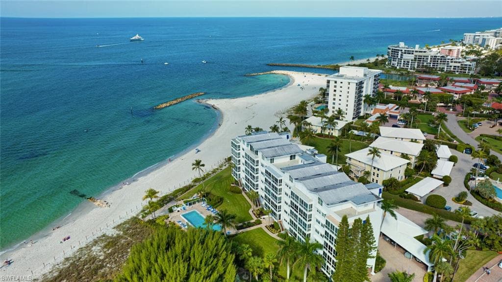 2121 Gulf Shore BLVD N 302 NAPLES, FL 34102