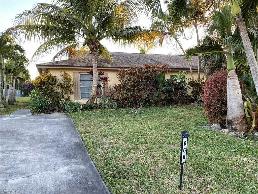 668 98th AVE N NAPLES, FL 34108