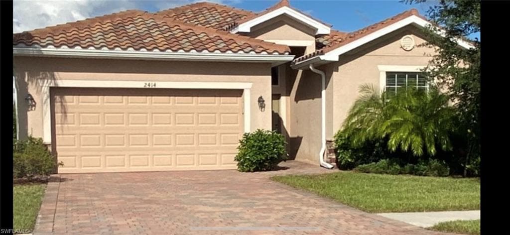 2414 Heydon CIR E NAPLES, FL 34120