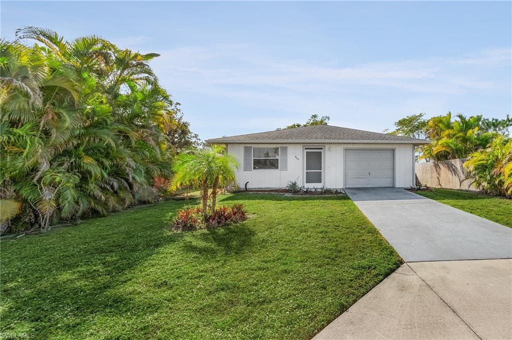824 94th AVE N NAPLES, FL 34108