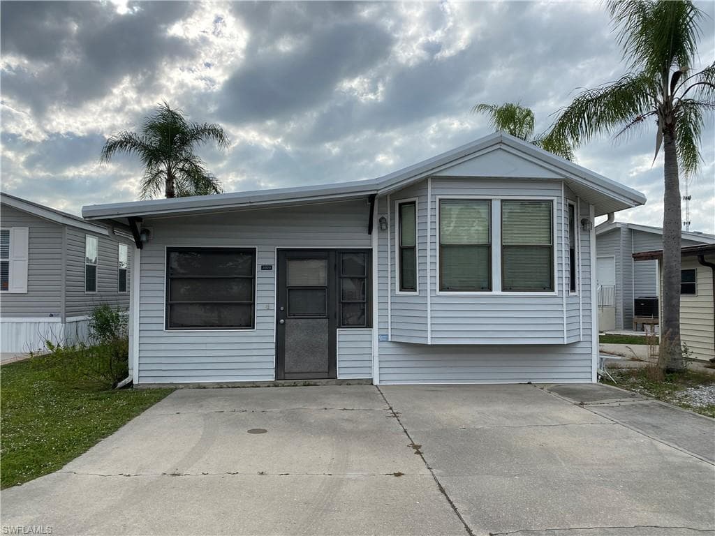 20128 Plum Tree LN ESTERO, FL 33928