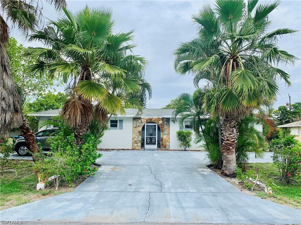 607 SE 46th TER 1-2 CAPE CORAL, FL 33904