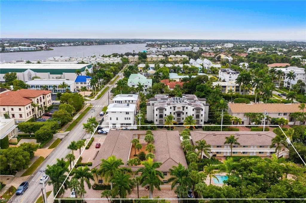 980 7th AVE S 207 NAPLES, FL 34102