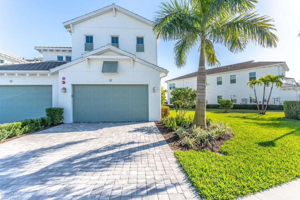 8860 Saint Lucia DR 102 NAPLES, FL 34114