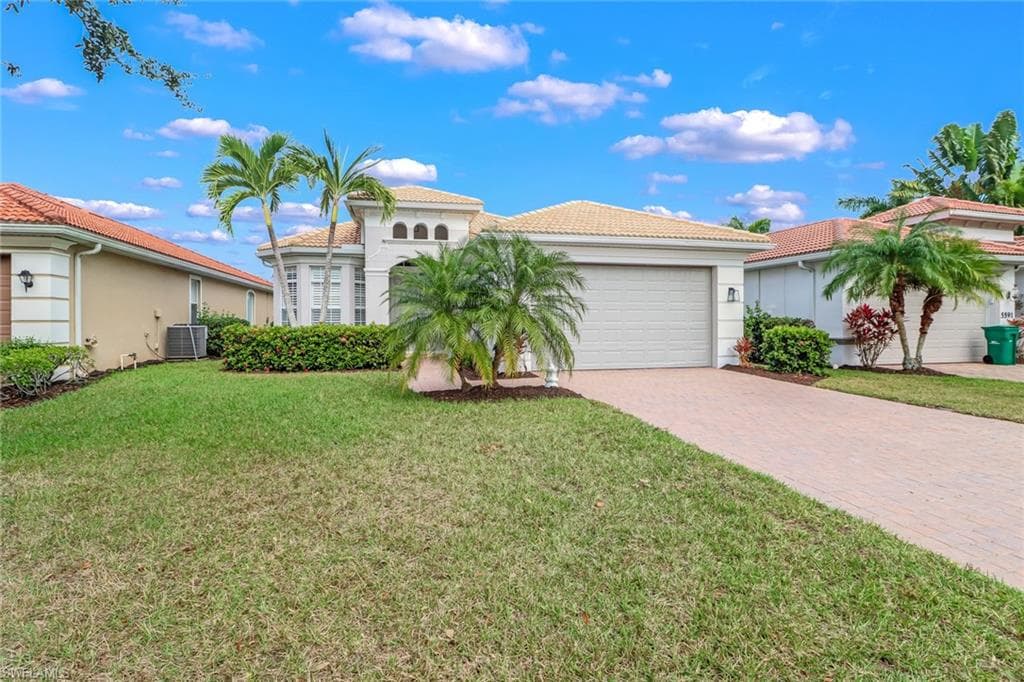 5587 Lago Villaggio WAY NAPLES, FL 34104