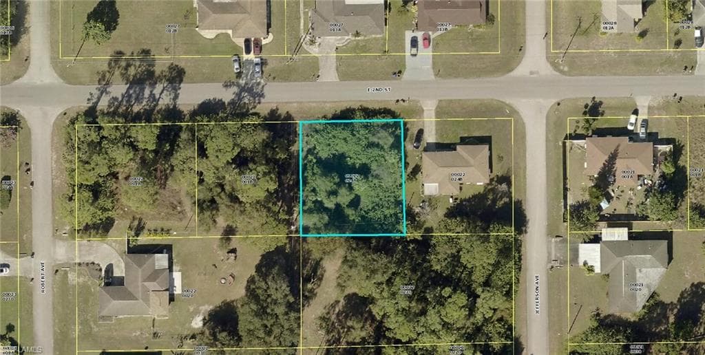 2504 E 2nd ST LEHIGH ACRES, FL 33936