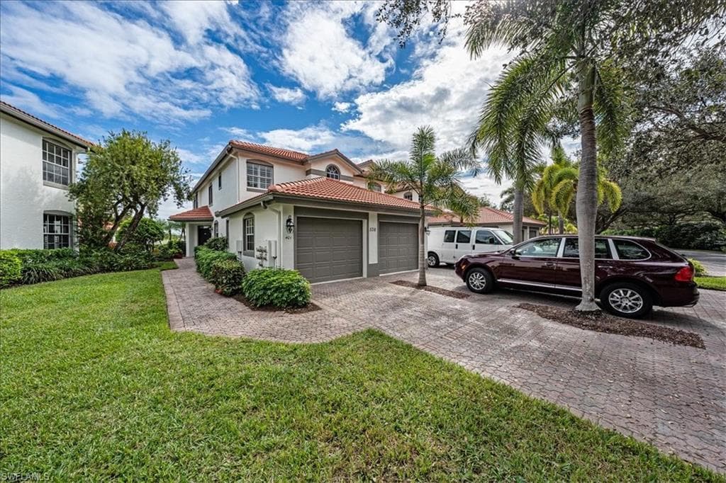 538 Laguna Royale BLVD 401 NAPLES, FL 34119