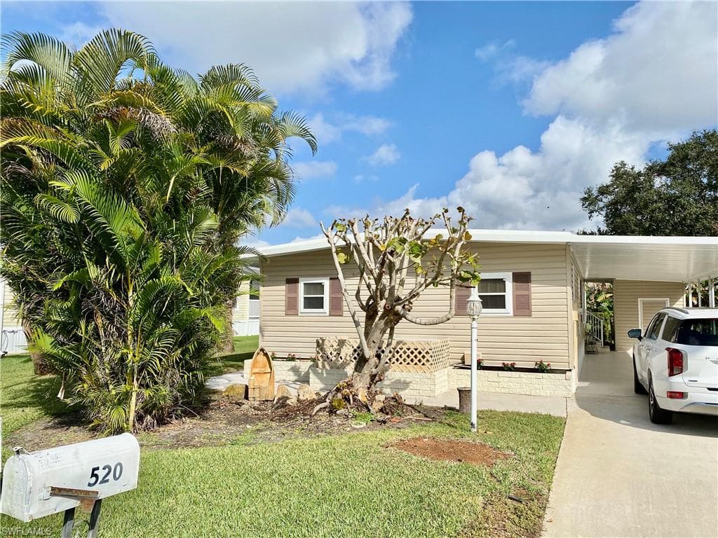 520 Charlemagne BLVD NAPLES, FL 34112
