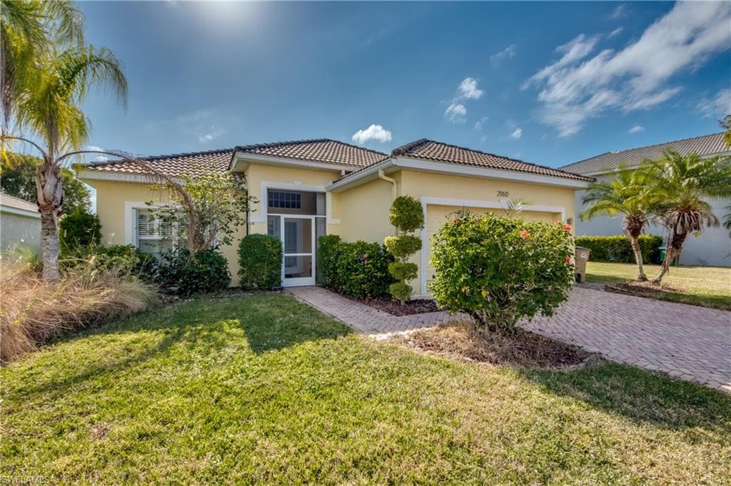 2060 Cape Heather CIR CAPE CORAL, FL 33991