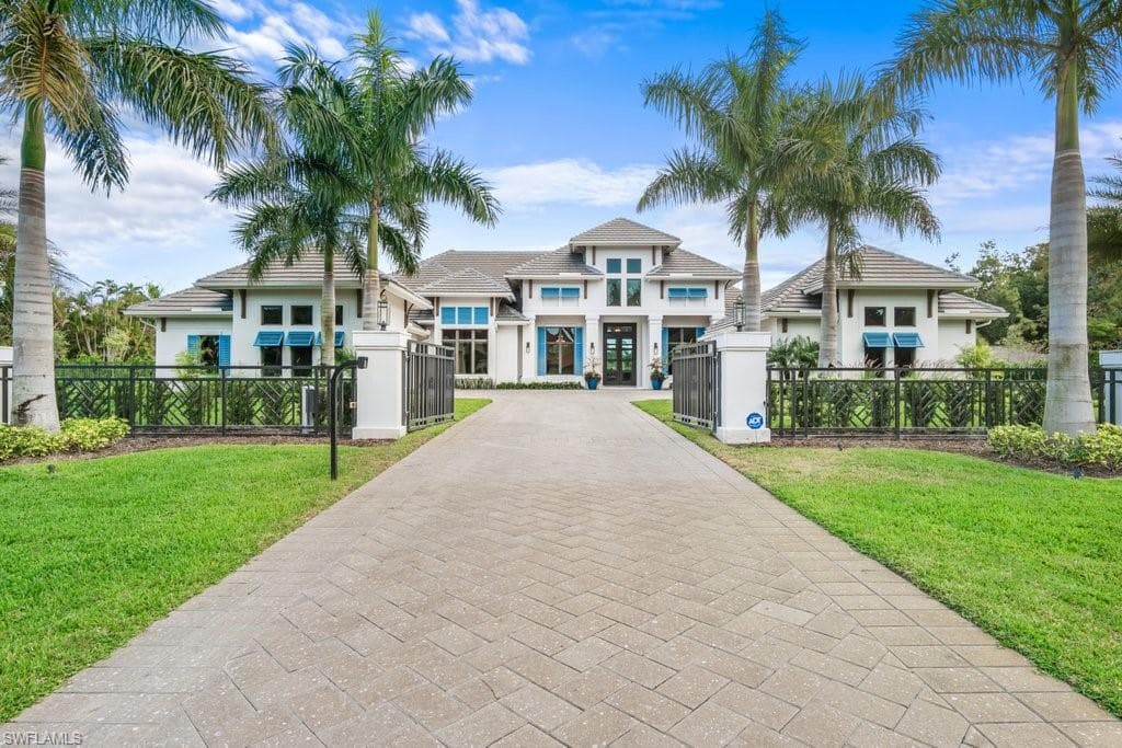 642 Myrtle RD NAPLES, FL 34108