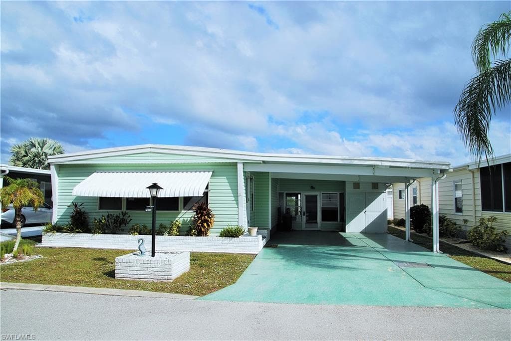 587 Boros DR NORTH FORT MYERS, FL 33903