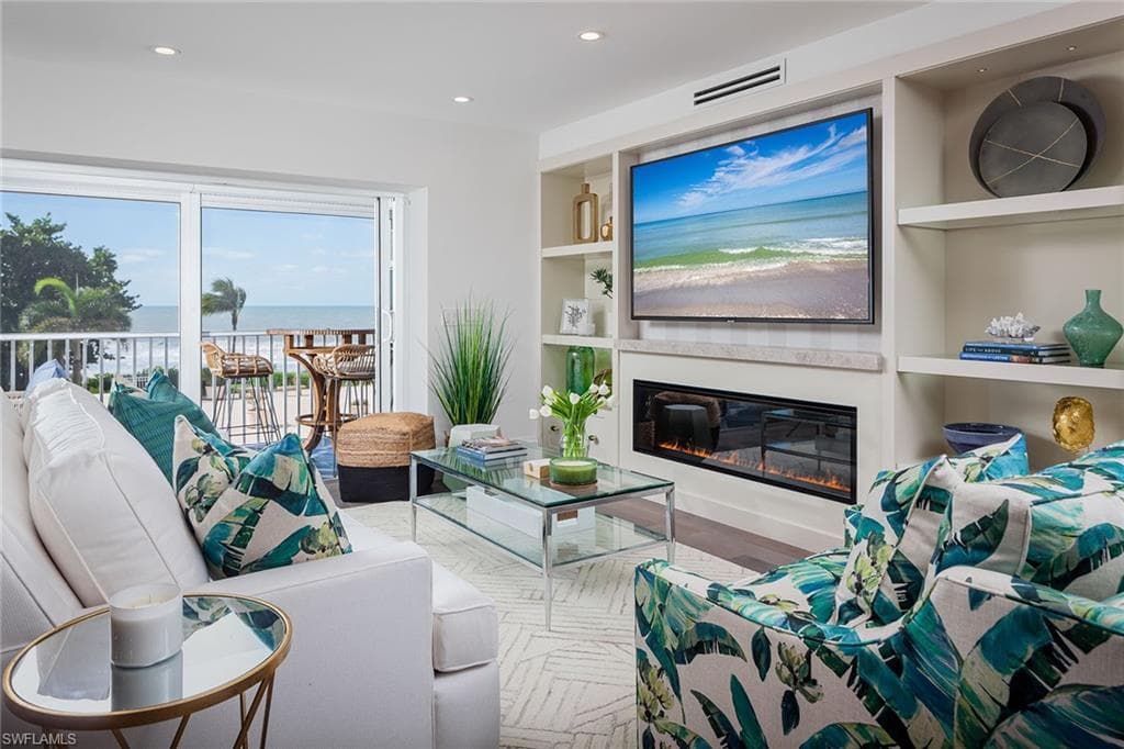 3401 Gulf Shore BLVD N 204 NAPLES, FL 34103