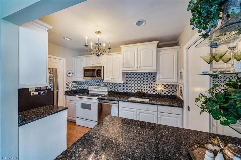 788 Park Shore DR A24 NAPLES, FL 34103