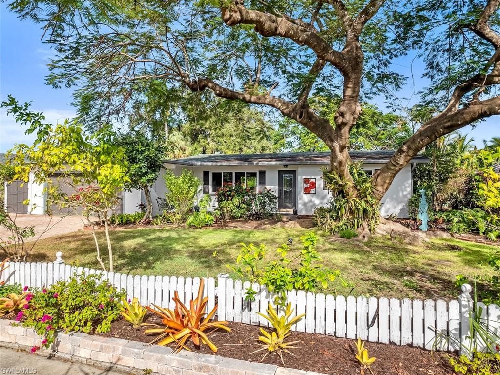 1353 Morningside DR FORT MYERS, FL 33901