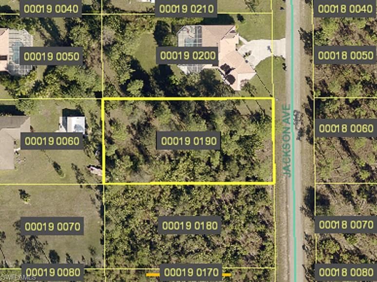 913 Jackson AVE LEHIGH ACRES, FL 33972
